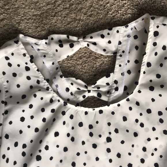 Black and white spotted blouse with bell sleeves - Picture 4 of 6